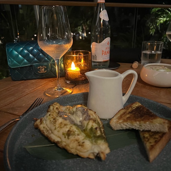 CHANEL MINI MERMAID PATENT FLAP - Picture 6 of 15